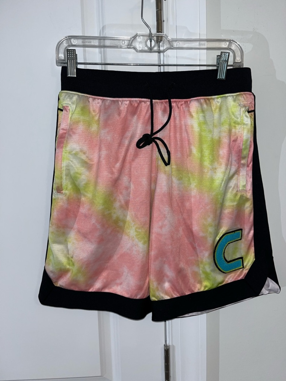 UA Steph Curry Tie Dye Pink Yellow lined Basketball 8 1/2 shorts Mens w/pockets